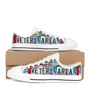 shoe plate veterinarian Men's Low Top White Shoes inside-left-outside-left