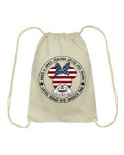 She's a good teacher loves her mama Independence d Drawstring Bag tile