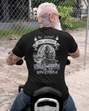 Desafies Noviembre Hombre Premium Fit Mens Tee custom-t-shirts-premium-fit-men-lifestyle-back-100