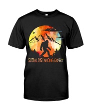 Social Distancing Expert Classic T-Shirt front