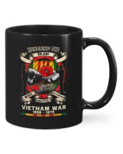 Honoring them who never back in home from Vietnam War Mugs tile