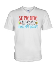 Autism heart shirt V-Neck T-Shirt tile
