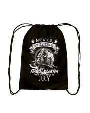 NEVER UNDERESTIMATE AN OLD MAN WAS BORN IN JULY Drawstring Bag thumbnail