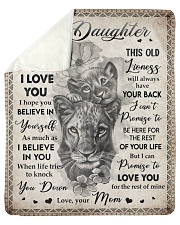 MOM TO DAUGHTER GIFT- THIS OLD LIONESS WILL ALWAYS HAVE YOUR BACK Sherpa Fleece Blanket tile