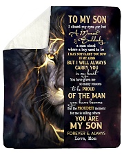 MOM TO SON GIFT- LION SUDDENLY A MAN STOOD Sherpa Fleece Blanket tile