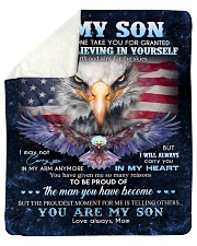 MOM TO SON GIFT- EAGLE PROUD OF THE MAN PROUDEST Sherpa Fleece Blanket tile
