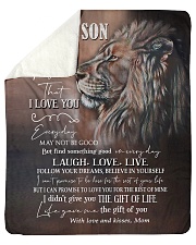 MOM TO SON GIFT LION FOLLOW YOUR DREAMS - LAUGH Sherpa Fleece Blanket tile