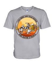 i like beer team roping V-Neck T-Shirt tile