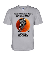 03 hat hockey old man V-Neck T-Shirt tile