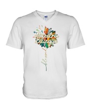 MAESTRA BILINGUE V-Neck T-Shirt tile