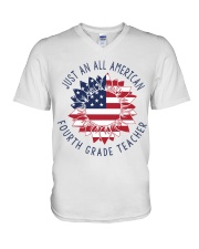 4TH GRADE TEACHER V-Neck T-Shirt tile