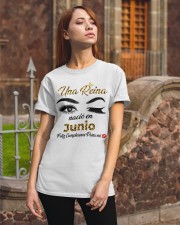 Una Reina Nacio En Junio Feliz Cumpleanos Para Mi Classic T-Shirt apparel-classic-tshirt-lifestyle-06