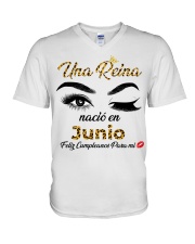Una Reina Nacio En Junio Feliz Cumpleanos Para Mi V-Neck T-Shirt tile