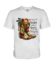 She can conquer the world V-Neck T-Shirt tile